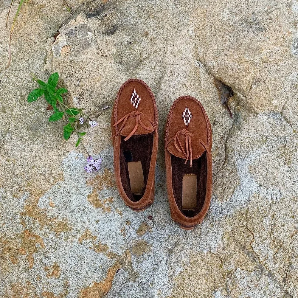 Manitobah Mukluks Canoe suede fleece lined moccasins - Picture 10 of 10